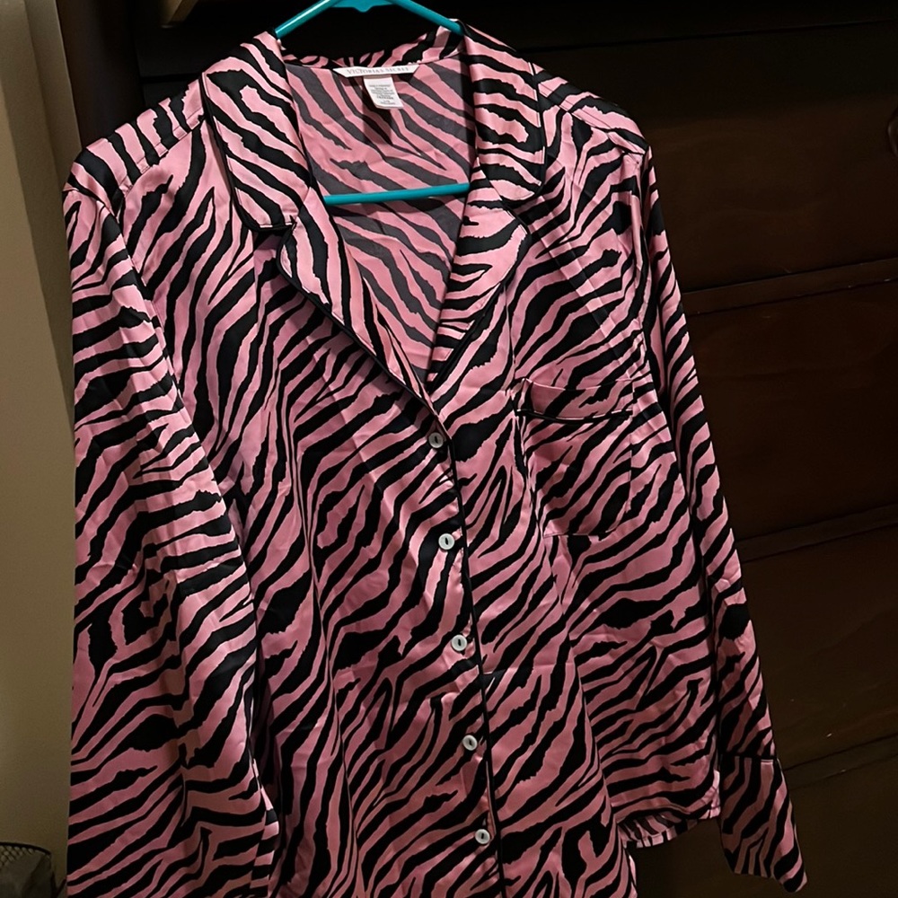 Victoria’s Secret Pajama Set Long Sleeve Zebra Print, Large - Long